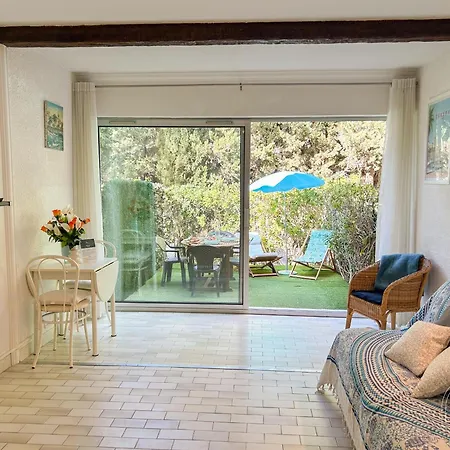 Apartment Rez De Jardin Dans Avec Piscine Bandol