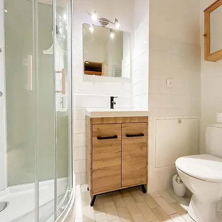 Apartment Rez De Jardin Dans Avec Piscine