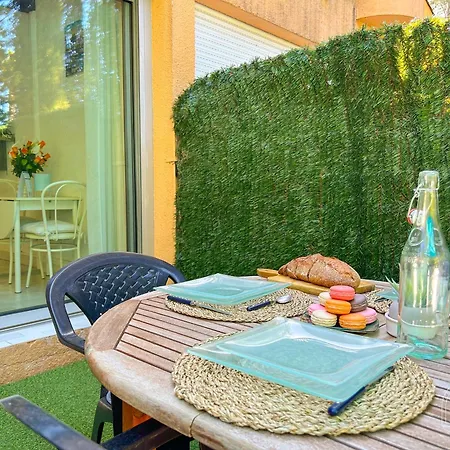 Rez De Jardin Dans Avec Piscine Apartment