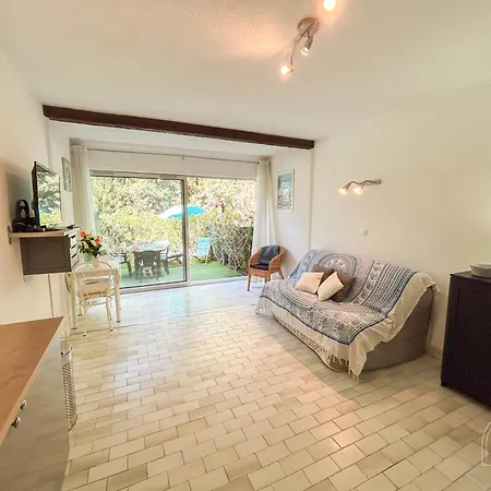 Rez De Jardin Dans Avec Piscine * Bandol